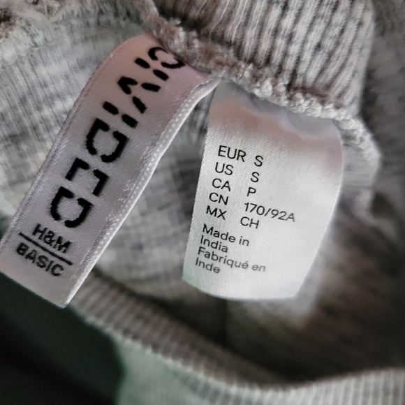 size small, long sleeve, gray, H&M crop top - Picture 4 of 4